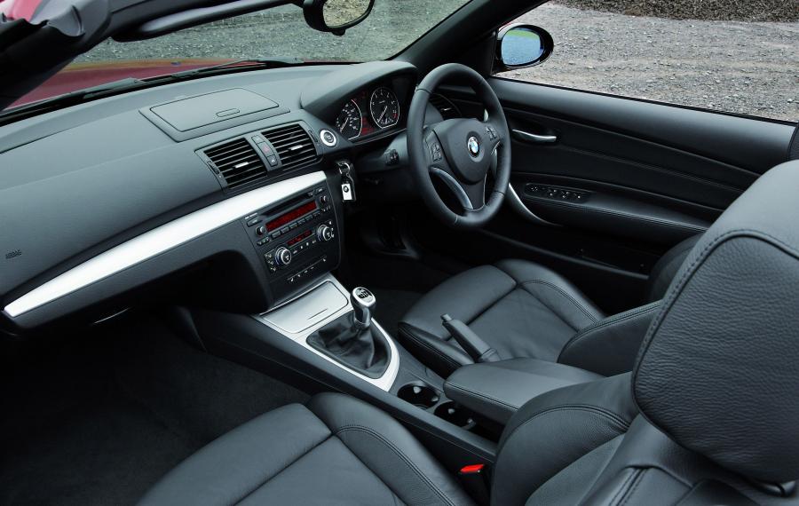  BMW 1-Series Convertible 2008 года  (фото 33 из 52)